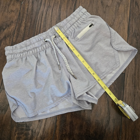 Vuori Clementine 2" Athletic Running Shorts Liner Lined Silver Gray Size XS - Picture 2 of 8